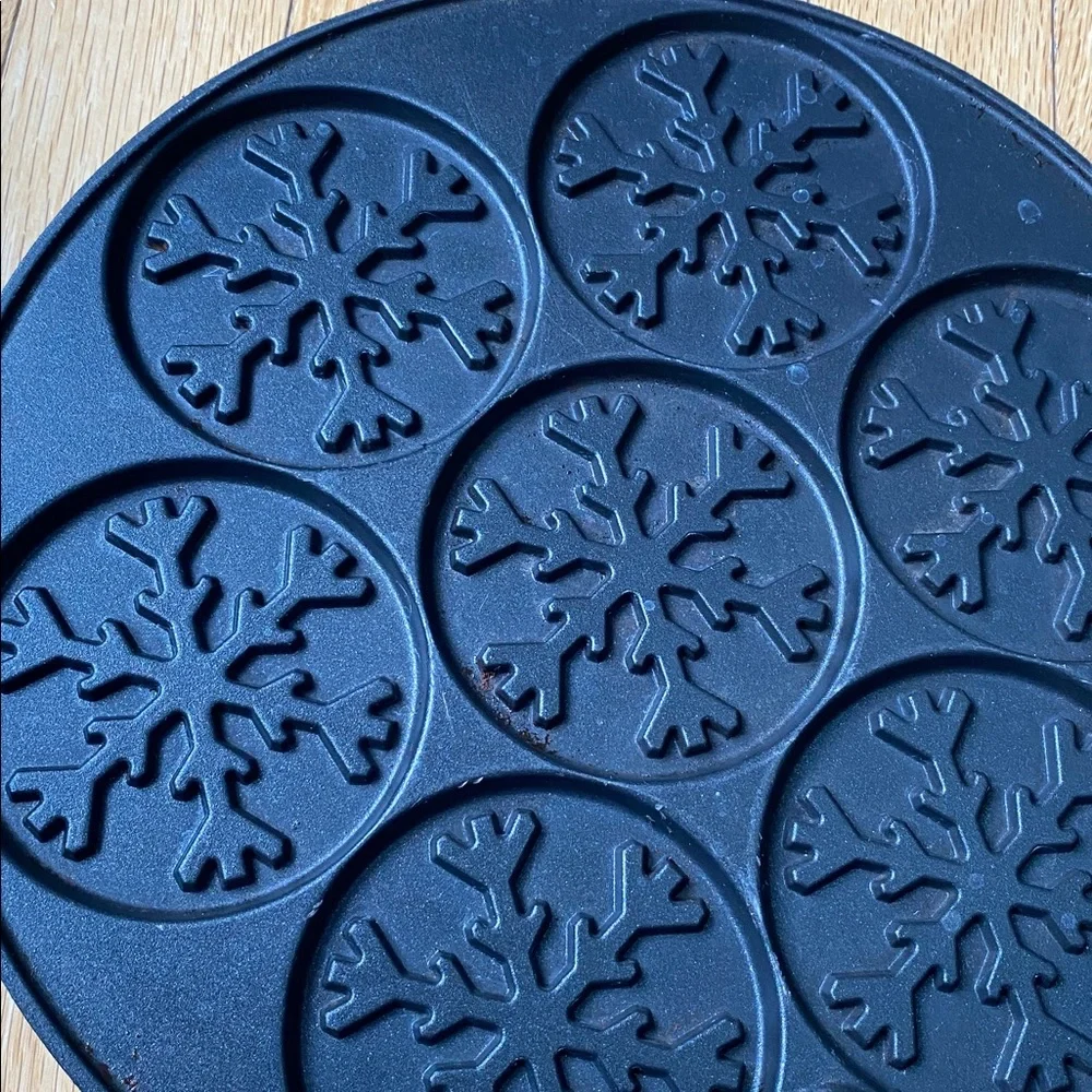 Nordic Ware Pan 7 Snowflake Pancakes - Picture 2 of 5